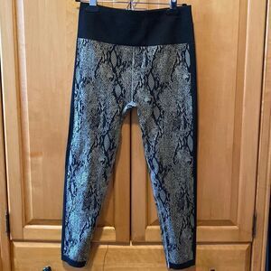 Fabletics High waisted seamless snakeskin leggings size L